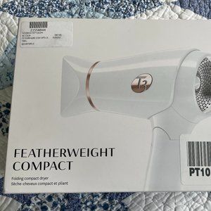 NWT   T3 compact foldable travel hair dryer